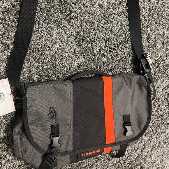 Brand New Timbuk2 Classic Messenger bag. Medium holds 15” laptop. - Picture 5 of 5